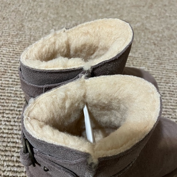 Bearpaw Betty short boot youth sized 1 - Picture 2 of 5